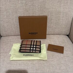 Authentic Burberry Archive Beige Check Bifold Wallet men’s